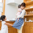 兄弟ができた上の子も、一人っ子も！赤ちゃん返りの対処法 ～子供に甘えて、わがままを解決!?～